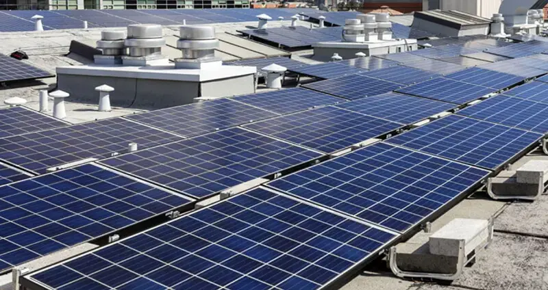 Solar panels on top of cleanroom facility